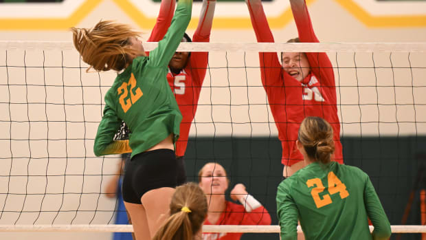 Mira Costa vs. Mater Dei girls volleyball by Heston Quan 8-29-23082920238 (1)
